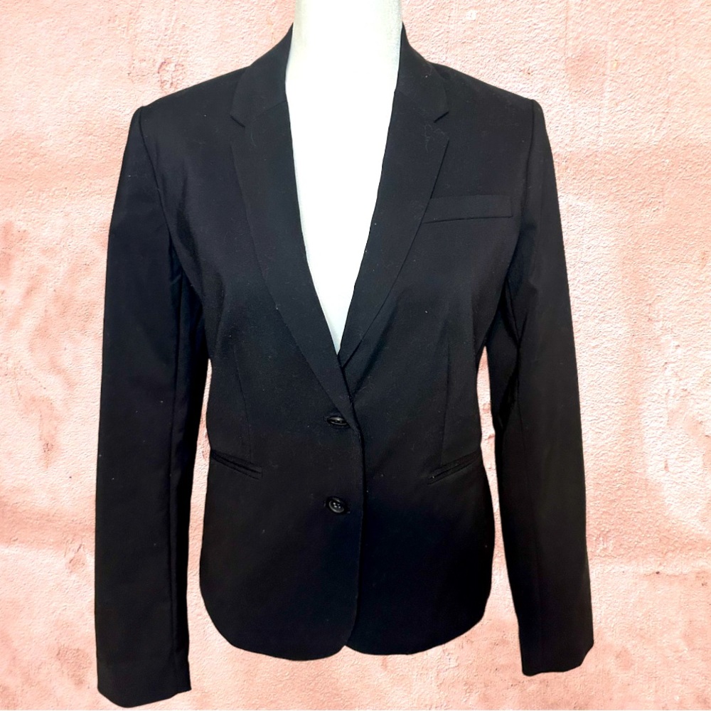 BANANA REPUBLIC - NWT Black Blazer. Size 6